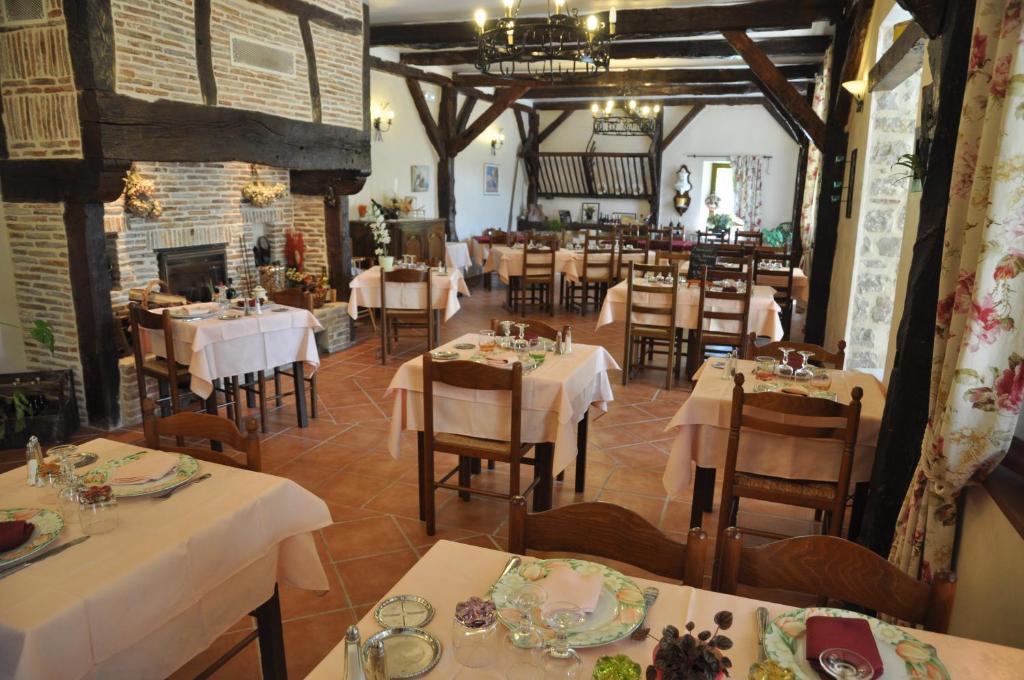 Logis Hotels - Auberge De L'Ile - Hotel 3 Etoiles Et Restaurant Creysse  Eksteriør bilde