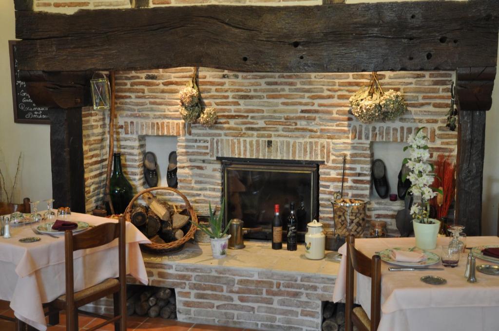 Logis Hotels - Auberge De L'Ile - Hotel 3 Etoiles Et Restaurant Creysse  Eksteriør bilde